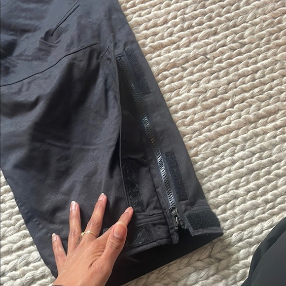 FERA Men's Black Cargo Ski Pants - Picture 3 of 6